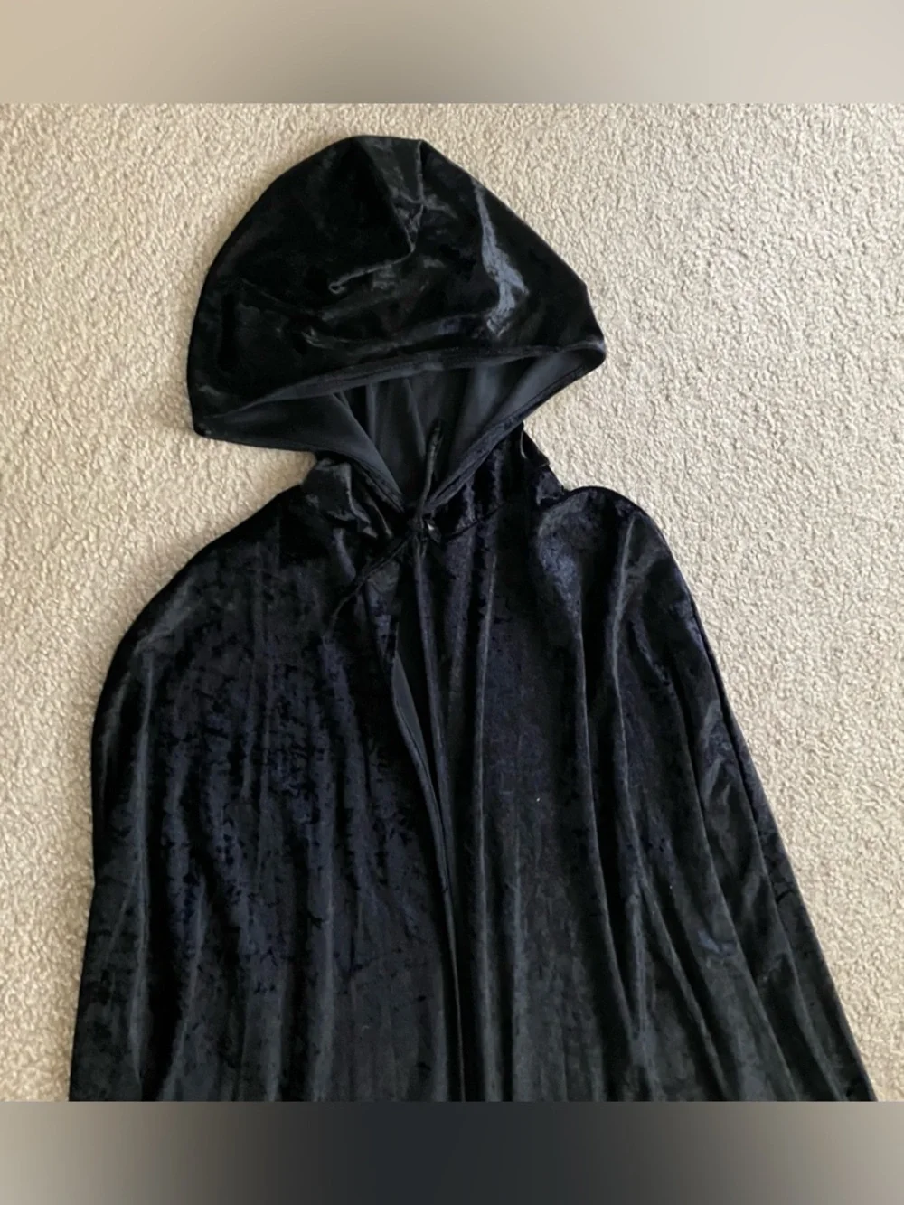 SPIRIT HALLOWEEN 🖤 black velvet cape - Picture 4 of 8